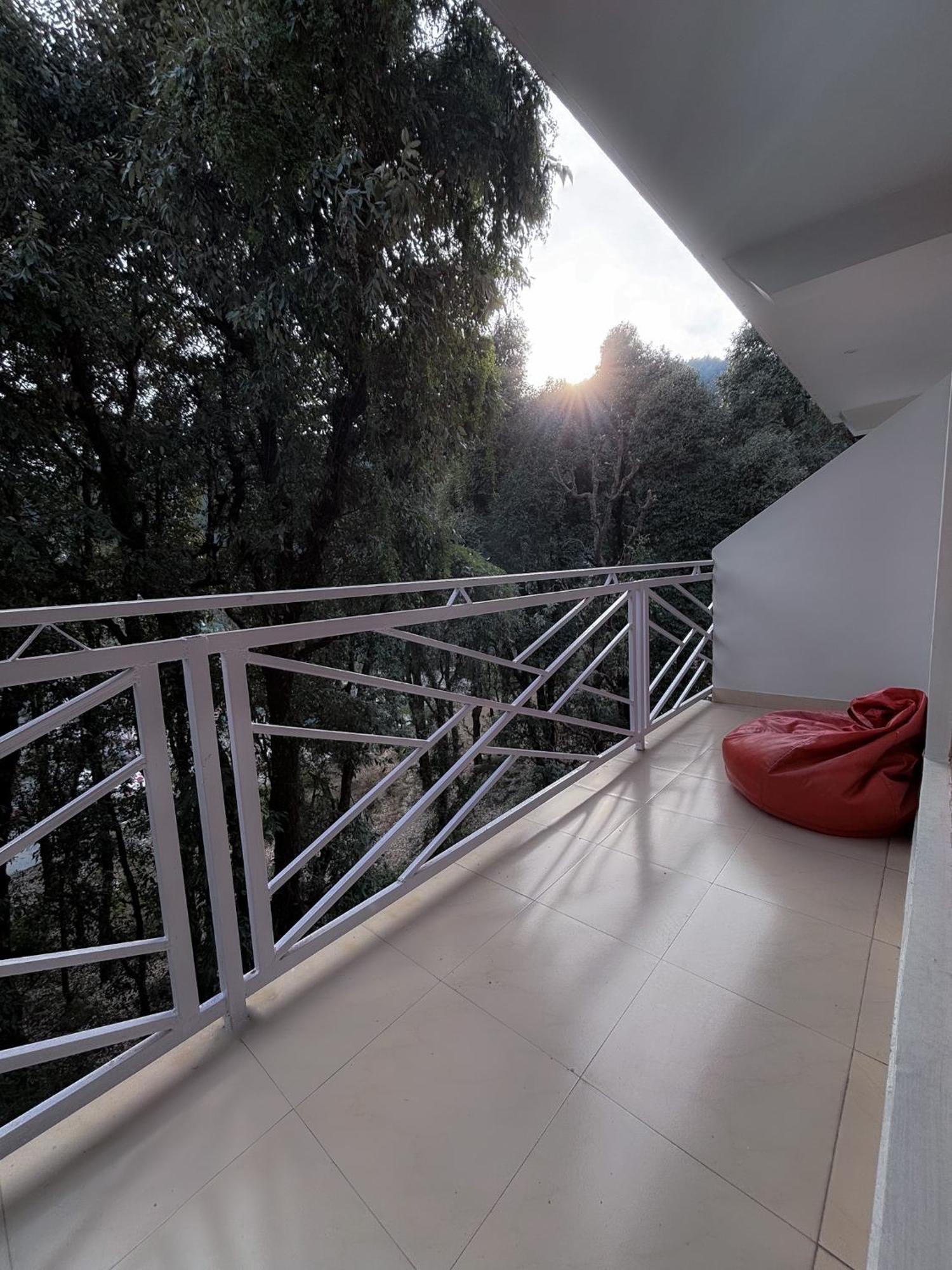 The Void - Dharamkot Apartment Dharamshala Room photo