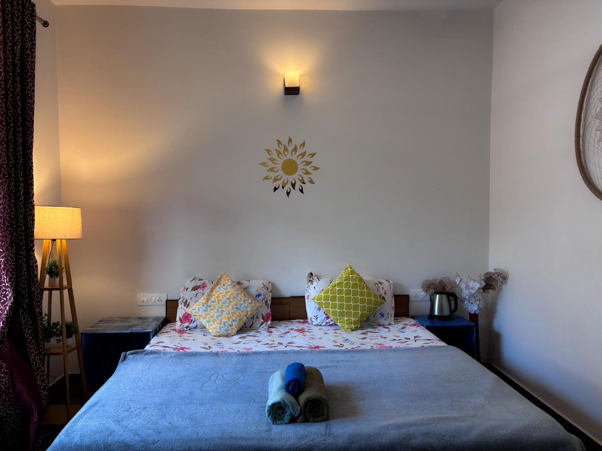 The Void - Dharamkot Apartment Dharamshala Room photo